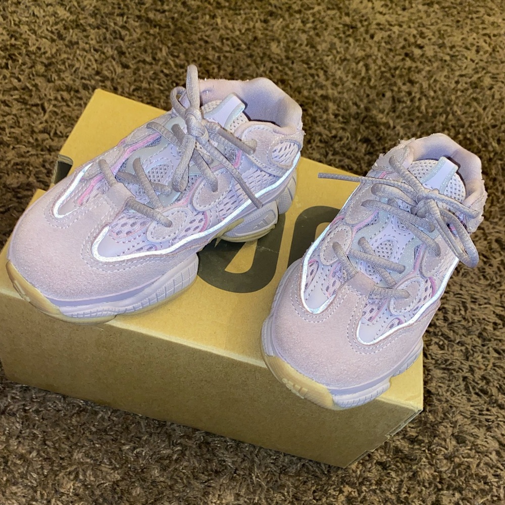 Toddler girl yezzys